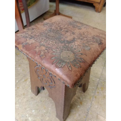 Sgabello in rovere moresco